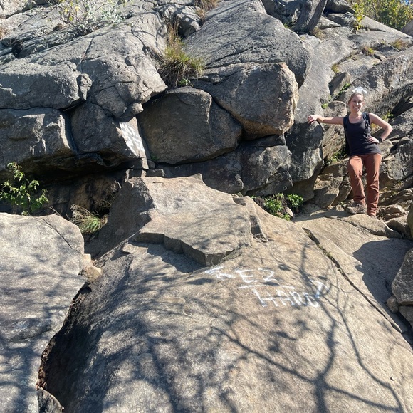 Meet your Posher, Lauren - Picture 2 of 3